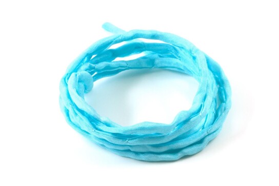Ruban de soie Habotai teint à la main Bleu caraïbe ø3mm