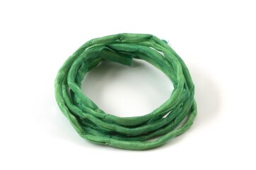 Ruban de soie Habotai teint à la main Vert fougère ø3mm