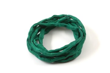 Ruban de soie Habotai teint à la main Vert pin...