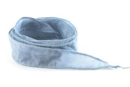 Handgefertigtes Habotai-Seidenband Eisblau 20mm breit