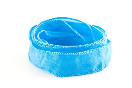 Handgefertigtes Habotai-Seidenband Himmelblau 20mm breit