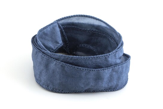 Handgefertigtes Habotai-Seidenband Jeansblau 20mm breit