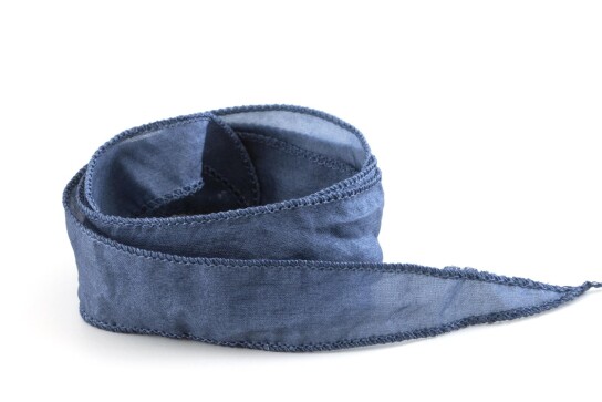 Handgefertigtes Habotai-Seidenband Jeansblau 20mm breit