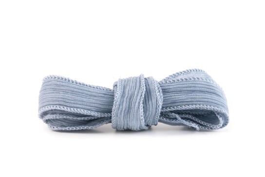 Handgefertigtes Seidenband Crinkle Crêpe Eisblau 20mm breit