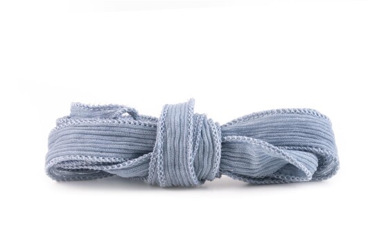 Handgefertigtes Seidenband Crinkle Crêpe Taubenblau 20mm breit