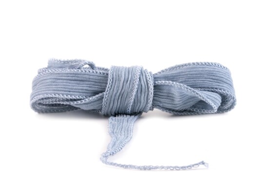 Handgefertigtes Seidenband Crinkle Crêpe Taubenblau 20mm breit