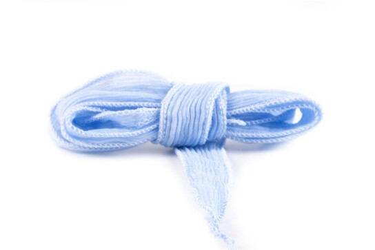 Handgefertigtes Seidenband Crinkle Crêpe Hellblau 20mm breit