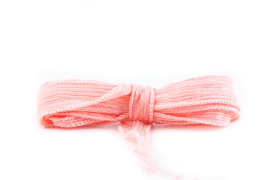 Handgefertigtes Seidenband Crinkle Crêpe Pastell Lachs 20mm breit