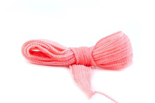 Handgefertigtes Seidenband Crinkle Crêpe Lachs 20mm breit
