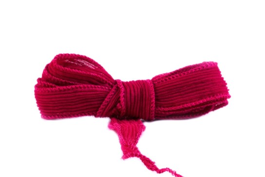 Handgefertigtes Seidenband Crinkle Crêpe Himbeer 20mm breit