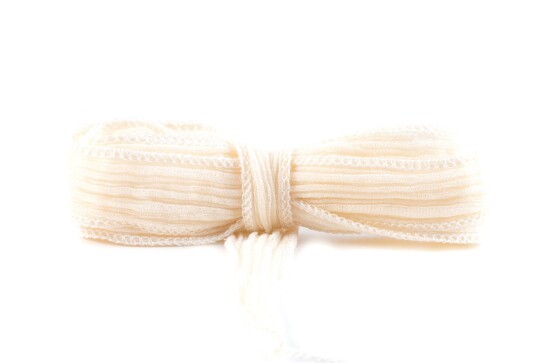Handgefertigtes Seidenband Crinkle Crêpe Chamois 20mm breit