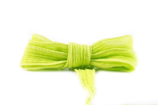 Handgefertigtes Seidenband Crinkle Crêpe Lime 20mm breit