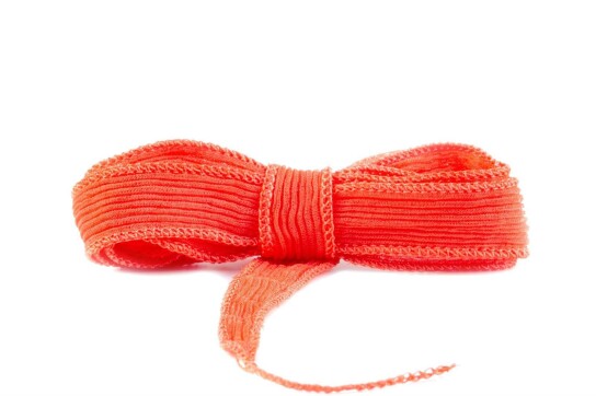 Handgefertigtes Seidenband Crinkle Crêpe Lachsorange 20mm breit