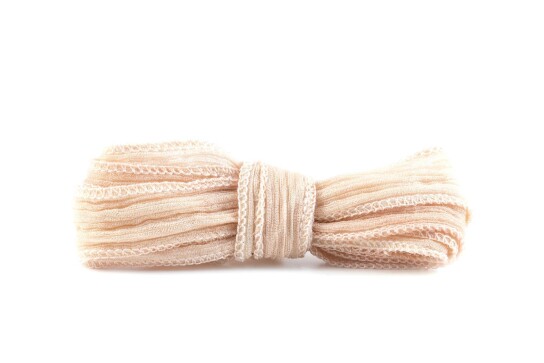 Handgefertigtes Seidenband Crinkle Crêpe Hellbeige 20mm breit