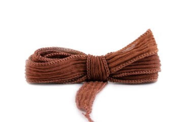 Handgefertigtes Seidenband Crinkle Crêpe Nougat 20mm breit