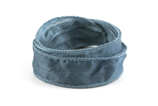 Handgefertigtes Crêpe Satin Seidenband Graublau 20mm breit