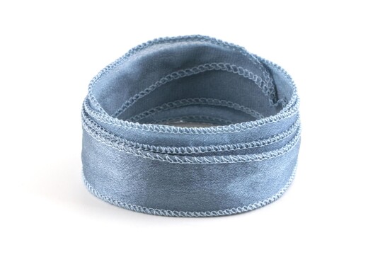 Handgefertigtes Crêpe Satin Seidenband Taubenblau 20mm breit