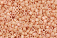 DB0208  Opaque Tan Luster Miyuki Delica 11/0 perles cylindriques japonaises 1,6mm 5g