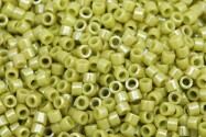 DB0262 Opaque Chartreuse Luster Miyuki Delica 11/0 perles cylindriques japonaises 1,6mm 5g