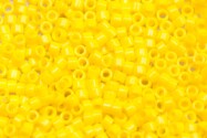 DB0721 Opaque Yellow Miyuki Delica 11/0 perles cylindriques japonaises 1,6mm 5g