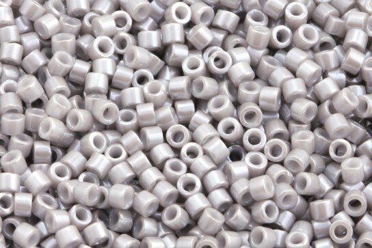 DB1538 Opaque Light Smoke Ceylon Miyuki Delica 11/0 Cuentas de cilindro japonés 1.6mm 5g