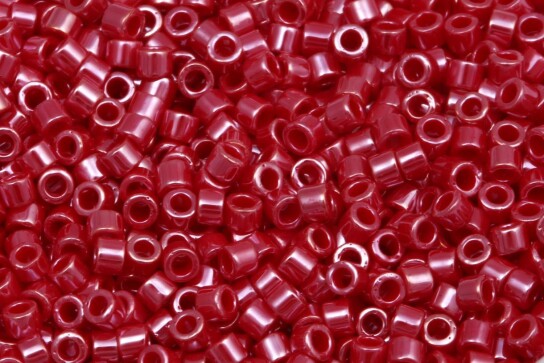 DB1564 Opaque Cadillac Red Luster Miyuki Delica 11/0 Japanse cilinder kralen 1,6mm 5g