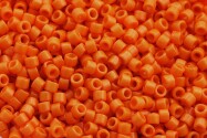 DB2104 Duracoat Opaque Kumquat Miyuki Delica 11/0 Perle di cilindro giapponese 1,6mm 5g