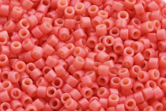 DB2114  Duracoat Opaque Lt Watermelon Miyuki Delica 11/0 Japanse cilinderkralen 1,6mm 5g