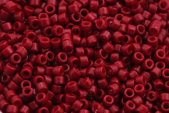 DB2119 Duracoat Opaque Jujube Miyuki Delica 11/0 Cuentas de cilindro japonés 1.6mm 5g