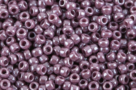 TR-11-133 Opaque Lustered Lavender 2,2mm TOHO 11/0 Rocailles 10g