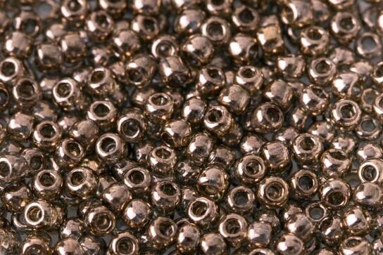 TR-11-204  Gold Lustered Montana Blue 2,2mm TOHO 11/0 Rocailles 10g