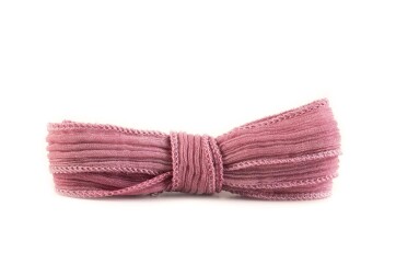 Handgefertigtes Seidenband Crinkle Crêpe Altrosa 20mm breit