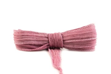 Handgefertigtes Seidenband Crinkle Crêpe Altrosa 20mm breit