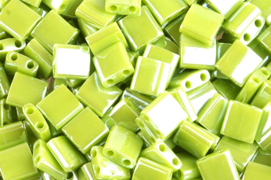 TL0439 Opaque Chartreuse Luster 5x5x1,9mm Miyuki Tila Beads