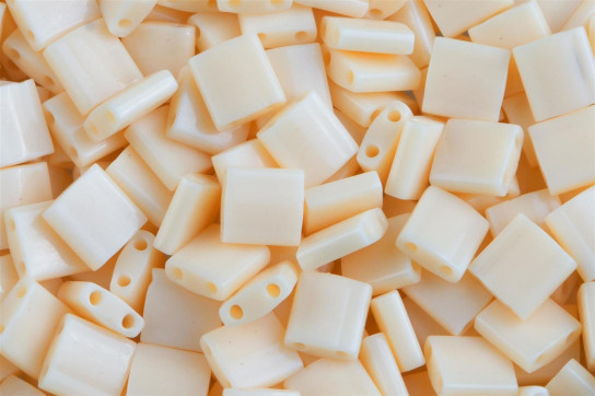 TL0491  Ivory Pearl Ceylon Luster 5x5x1,9mm Miyuki Tila Beads