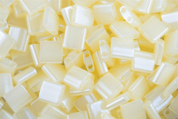 TL0513  Butter Cream Ceylon 5x5x1,9mm Miyuki Tila Beads