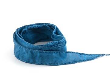 Handgefertigtes Habotai-Seidenband Fernblau 20mm breit