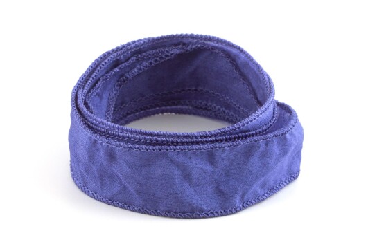 Handgefertigtes Habotai-Seidenband Dunkellavendel 20mm breit