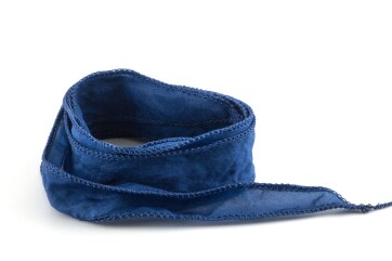 Handgefertigtes Habotai-Seidenband Enzianblau 20mm breit