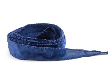 Handgefertigtes Habotai-Seidenband Violettblau 20mm breit