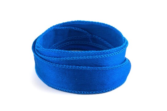 Nastro di seta Crêpe Satin Blu oltremare cucito e tinto a mano 20mm di larghezza