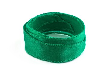 Handgefertigtes Crêpe Satin Seidenband Grasgrün 20mm breit