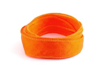 Handgefertigtes Crêpe Satin Seidenband Orange 20mm...
