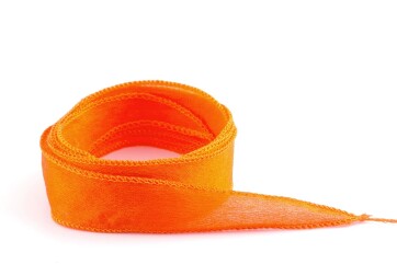 Handgefertigtes Crêpe Satin Seidenband Orange 20mm breit
