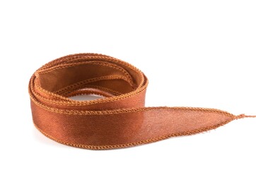 Nastro di seta Crêpe Satin Rame cucito e tinto a mano 20mm di larghezza