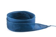 Nastro di seta Crêpe Satin Blu genziana cucito e tinto a mano 20mm di larghezza