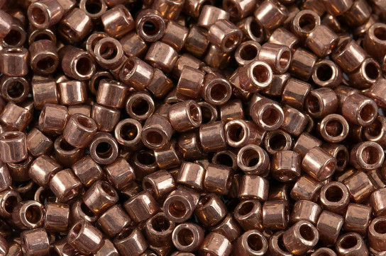 DBM0022L  Metallic Light Bronze Miyuki Delica 10/0 Japanse cilinderkralen 2,2mm 5g