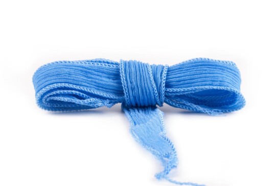 Handgefertigtes Seidenband Crinkle Crêpe Lichtblau 20mm breit