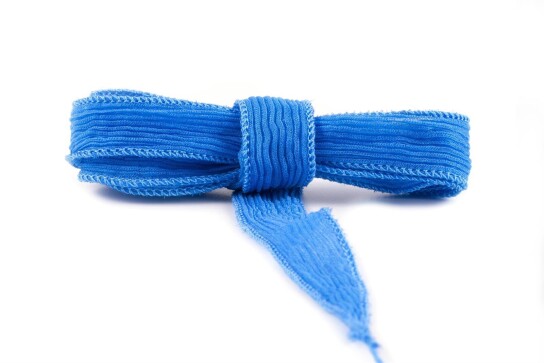 Handgefertigtes Seidenband Crinkle Crêpe Kornblumenblau 20mm breit