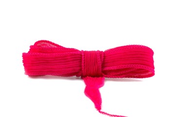 Handgefertigtes Seidenband Crinkle Crêpe Cerise 20mm breit